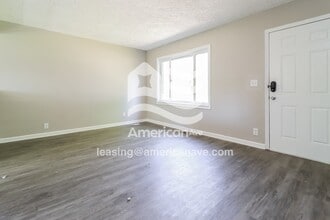 4312 Moore St in Inkster, MI - Foto de edificio - Building Photo