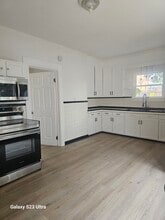 210 E Chestnut St, Unit #1 in East Rochester, NY - Foto de edificio - Building Photo