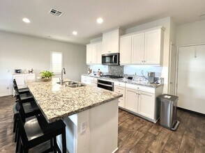 7202 Prelude Way in Fontana, CA - Building Photo - Building Photo