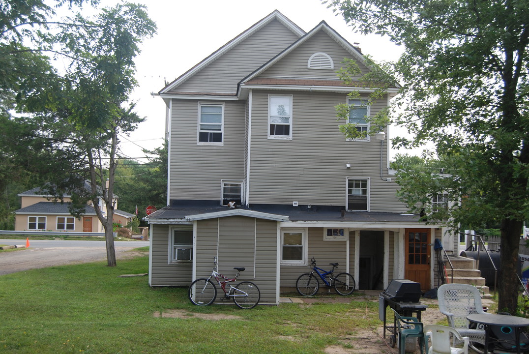 40 Cassville Rd in Jackson, NJ - Building Photo