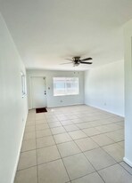 623 92nd Ave N in Naples, FL - Building Photo