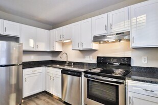 Apple Glen Apartments in New Berlin, WI - Building Photo