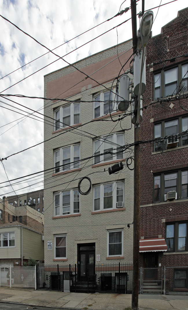 78 Romaine Ave in Jersey City, NJ - Building Photo - Building Photo