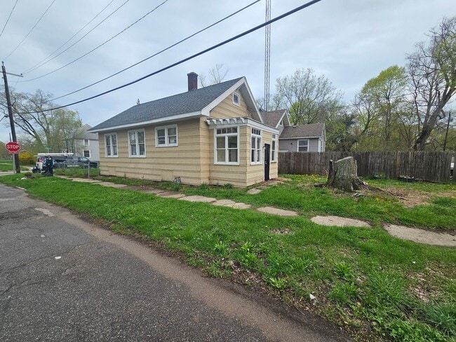 797 Ogden Ave in Benton Harbor, MI - Building Photo - Building Photo