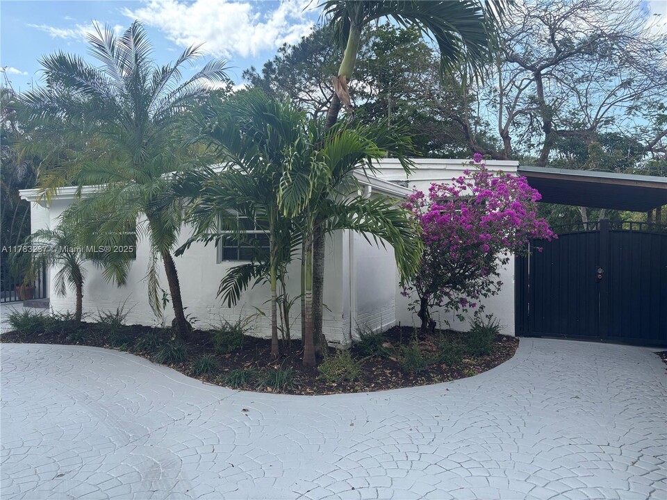 3710 Charles Terrace in Miami, FL - Foto de edificio