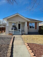 211 S 6th Ave in Brighton, CO - Foto de edificio - Building Photo