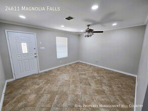 24611 Magnolia Falls in San Antonio, TX - Building Photo - Building Photo