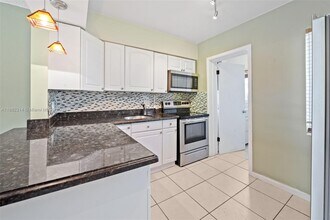 2433 NW 9th Terrace in Wilton Manors, FL - Building Photo - Building Photo