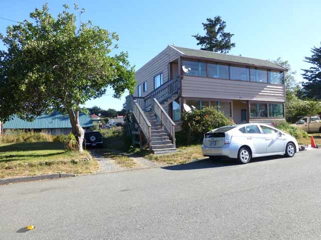 94235 1st St in Gold Beach, OR - Building Photo