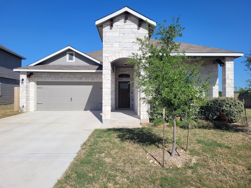 306 Orion Dr in New Braunfels, TX - Building Photo