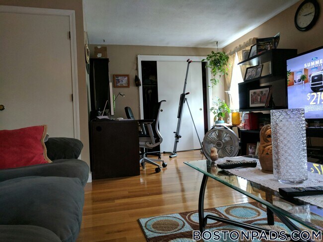 92 Sylvia St in Arlington, MA - Building Photo - Building Photo