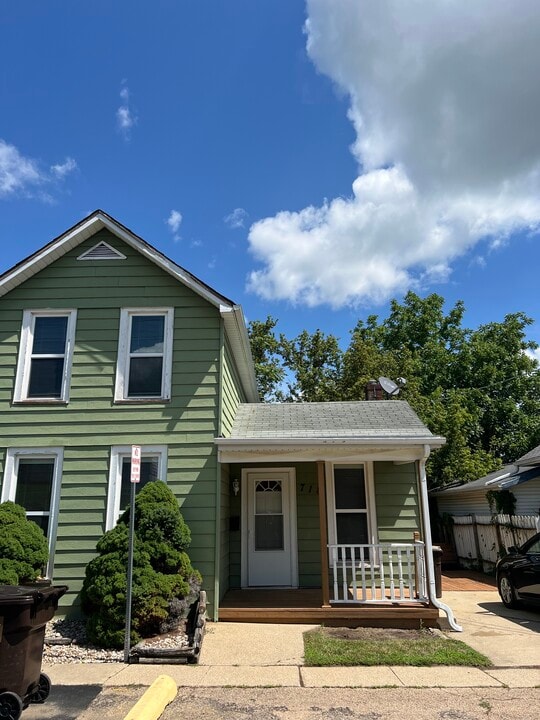 718 W Alsop St in Freeport, IL - Building Photo