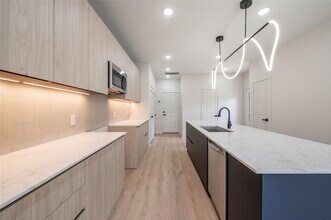 8132 Brandon St, Unit B in Houston, TX - Building Photo - Building Photo