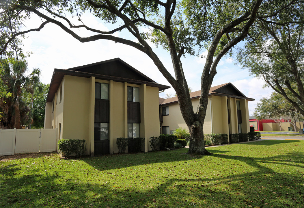 700 Avenue Q SE in Winter Haven, FL - Foto de edificio