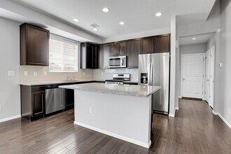 16075 E Elk Pl in Denver, CO - Building Photo - Building Photo