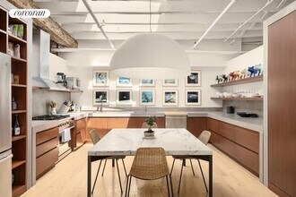 184 Grand St in New York, NY - Building Photo - Building Photo