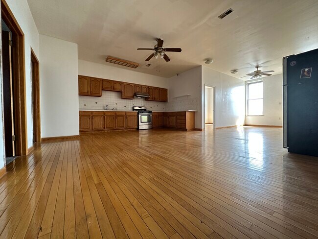 721 Wharton St, Unit 3 in Philadelphia, PA - Building Photo - Building Photo