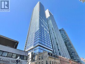 8 Cumberland St in Toronto, ON - Building Photo