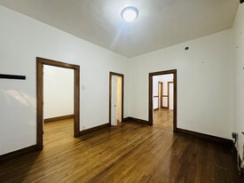 1104 N Ashland Ave, Unit 1R Apartments