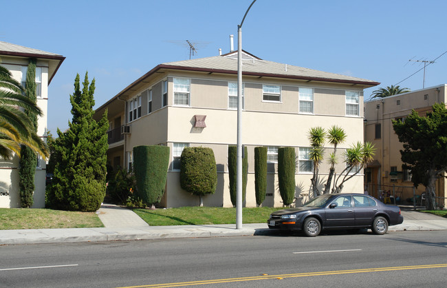 431 E Chevy Chase Dr in Glendale, CA - Foto de edificio - Building Photo