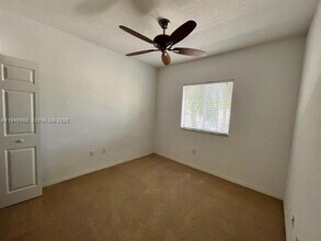 1932 SE 24th Ct in Homestead, FL - Foto de edificio - Building Photo