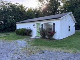 26151 Lee Hwy in Abingdon, VA - Building Photo