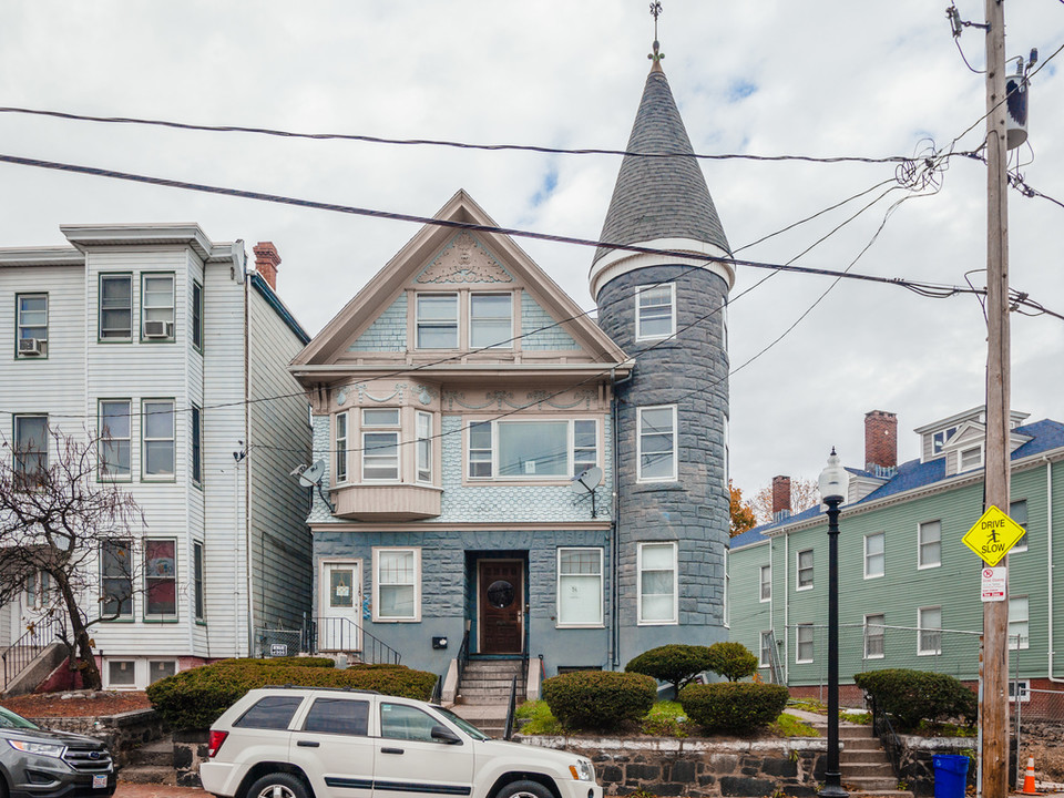 118 White Street, East Boston in Boston, MA - Building Photo