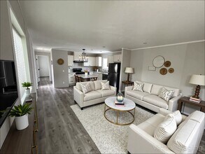 405 Dorset Ln in Almont, MI - Building Photo - Building Photo