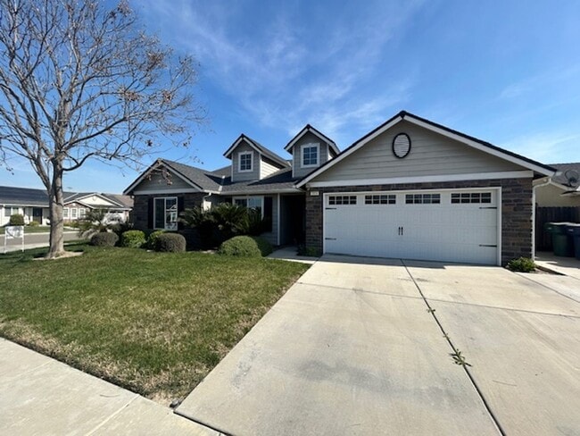 3054 S Foster Ct in Tulare, CA - Building Photo - Building Photo