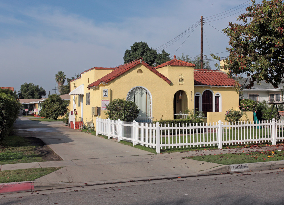 6831 Bear Ave in Bell, CA - Building Photo