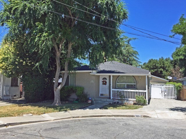 921 Chabrant Way in San Jose, CA - Building Photo