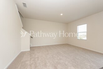 3556 Fellowship Rd in Columbia, TN - Foto de edificio - Building Photo