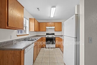 858 S Curtis Ave in Fayetteville, AR - Building Photo - Building Photo