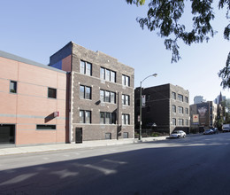 740-750 W Addison St in Chicago, IL - Building Photo - Building Photo