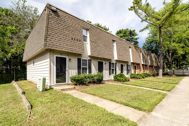 Twin Rivers Townhomes in Hopewell, VA - Foto de edificio - Building Photo
