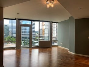 10700 NE 4th St in Bellevue, WA - Building Photo - Building Photo