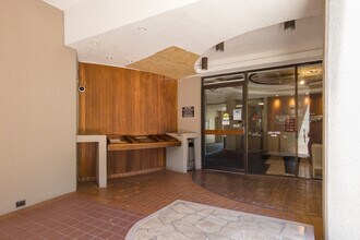 Royal Iolani in Honolulu, HI - Foto de edificio - Building Photo
