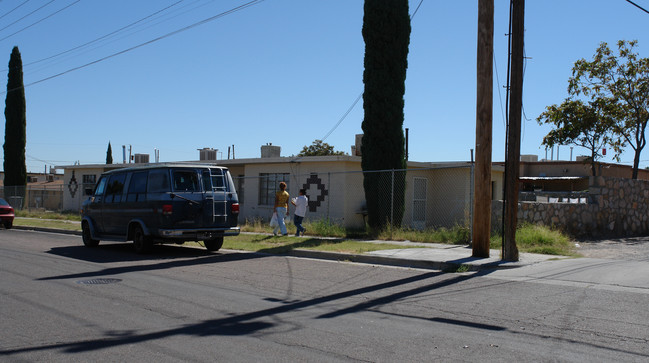 4460 Sunrise Ave in El Paso, TX - Foto de edificio - Building Photo