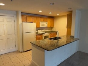 1214 Emerald Ct in Tewksbury, MA - Building Photo - Building Photo