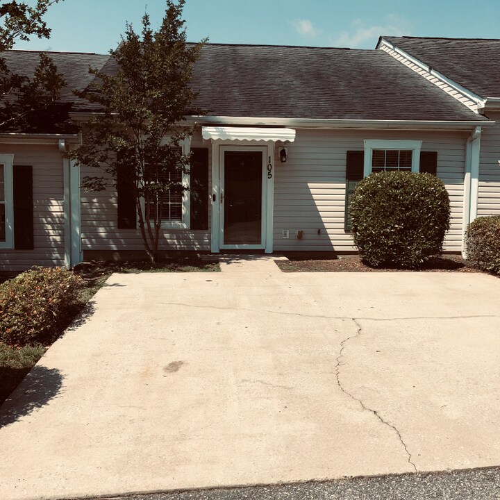 105 St Barts Ct in Greenwood, SC - Building Photo