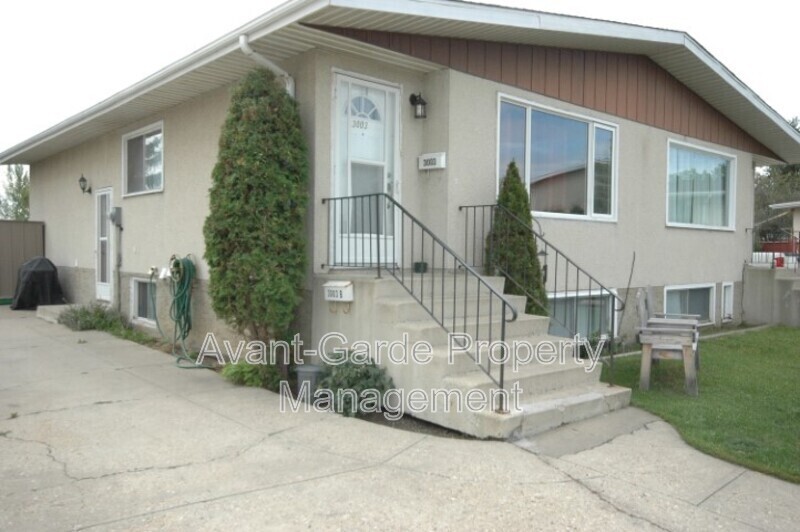 3003-3131 131 Ave NW in Edmonton, AB - Building Photo