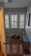 124 Pearson Rd, Unit 1R in Somerville, MA - Foto de edificio - Building Photo