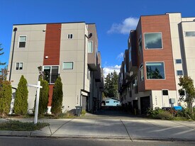 18526 Wallingford Ave N in Shoreline, WA - Building Photo