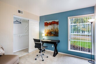 Meridian Meadows Apartments in Okemos, MI - Building Photo - Building Photo