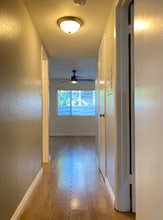 18619 Collins St, Unit F15 in Tarzana, CA - Foto de edificio - Building Photo