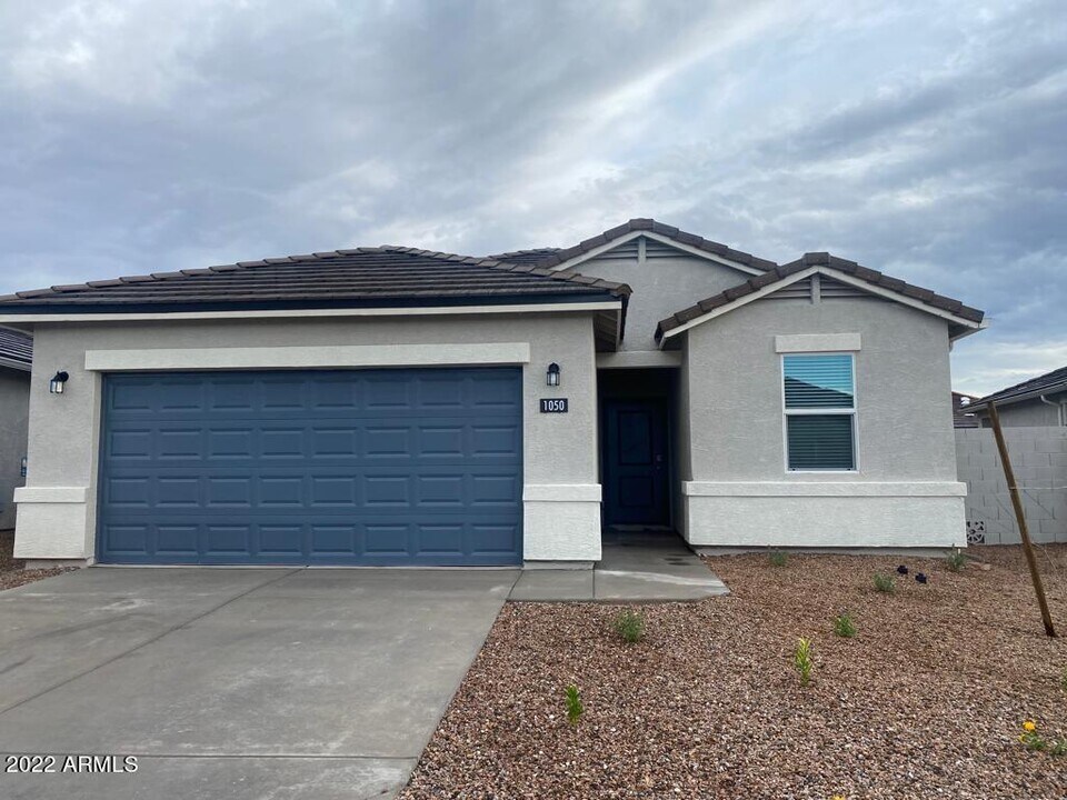 1050 W Avalon Canyon Dr in Casa Grande, AZ - Building Photo