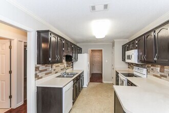 661 Shelley Renee Ln in Memphis, TN - Building Photo - Building Photo