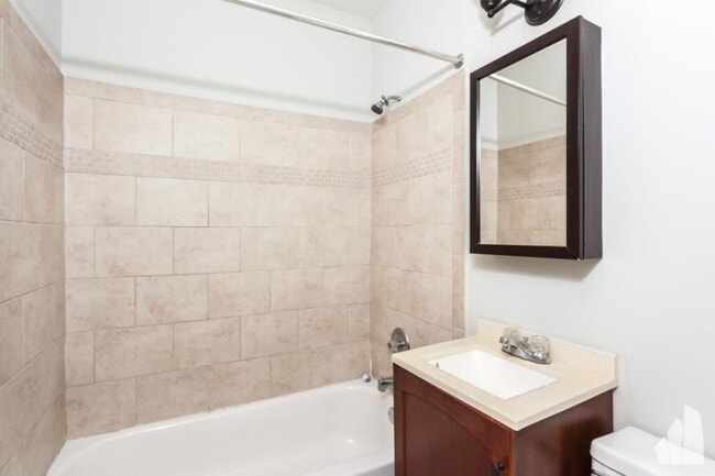 817 W Cornelia Ave in Chicago, IL - Building Photo - Building Photo