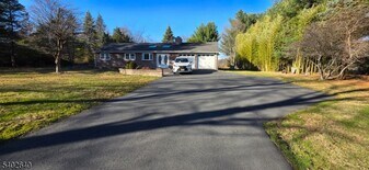 161 Mt Horeb Rd in Warren, NJ - Building Photo