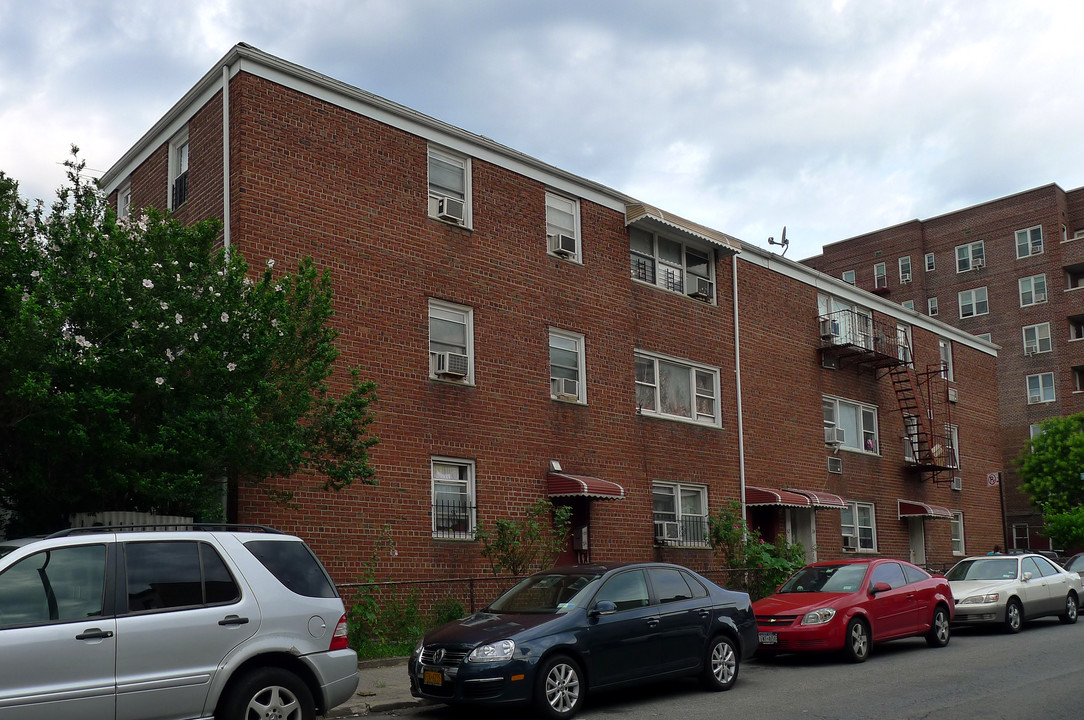 42-04 78th St in Flushing, NY - Foto de edificio